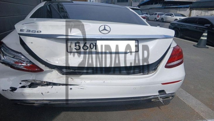 2019 Mercedes-Benz E300, photograph 3