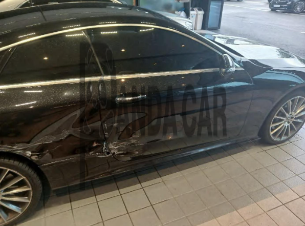 2017 Mercedes-Benz E400 4Matic Coupe, photograph 3