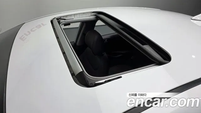 2016 Hyundai Ioniq N, photograph 9