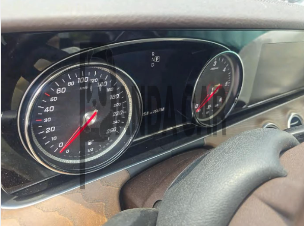 2019 Mercedes-Benz E220 d 4Matic, photograph 3
