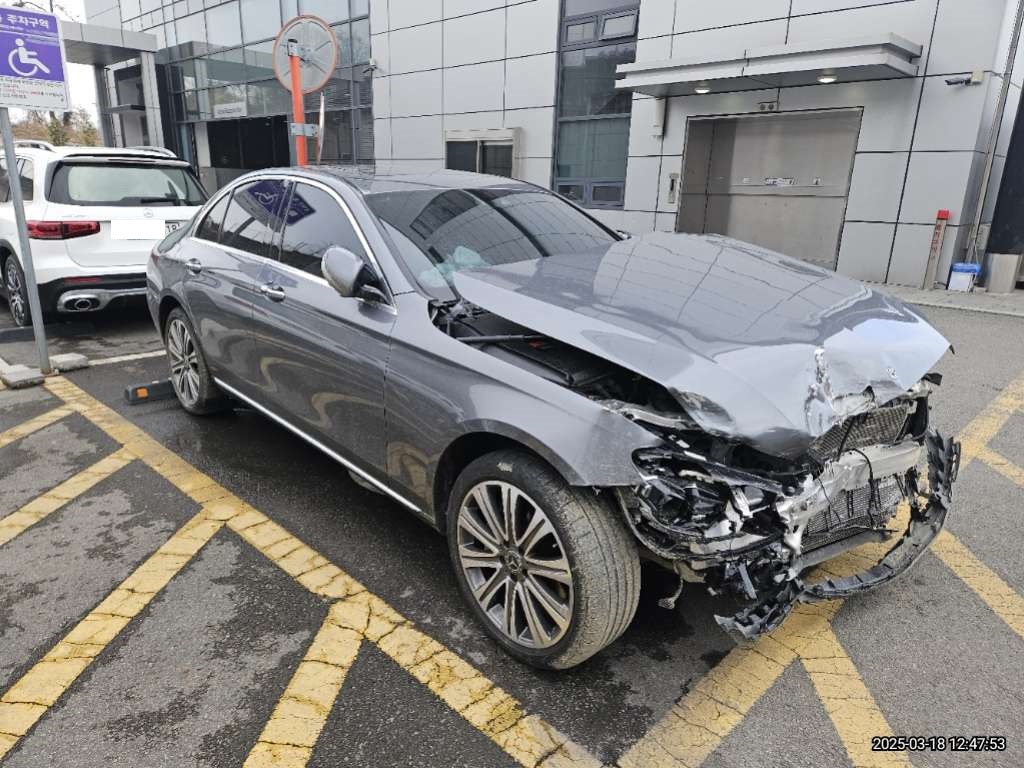 2023 Mercedes-Benz E350 4MATIC, photograph 4
