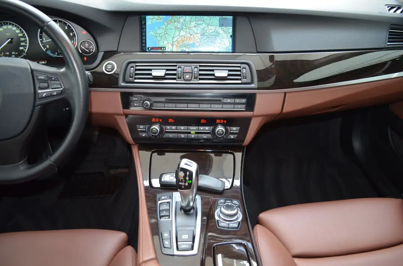 2011 BMW 550 i xDrive ~Navi~Leder~GSD~Keyles~HuD~Soft~Nigh, photograph 11