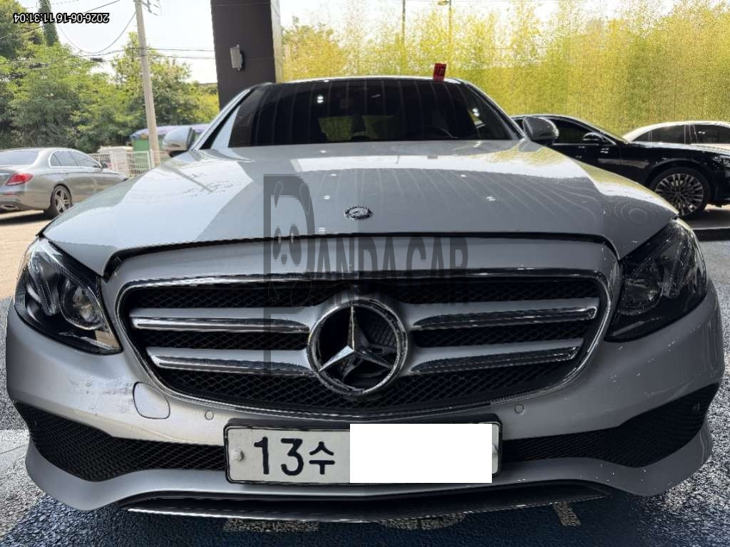 2017 Mercedes-Benz E300, photograph 1