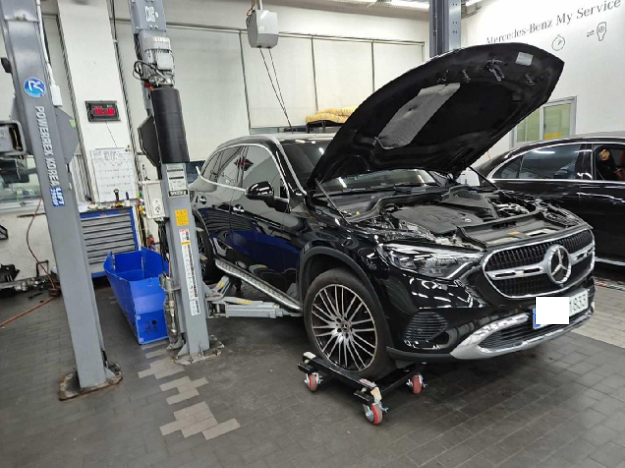 2023 Mercedes-Benz GLC220 d 4MATIC, photograph 2