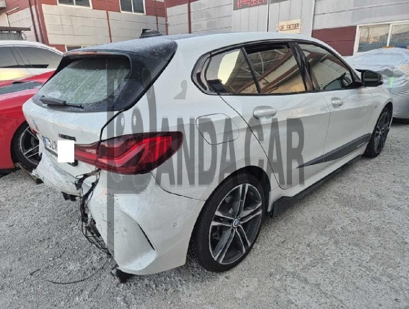 2021 BMW 118d, photograph 2