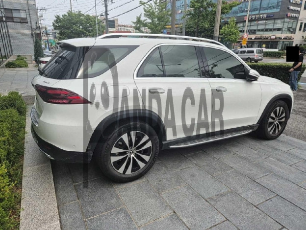 2026 Mercedes-Benz GLE 350 4MATIC, photograph 3