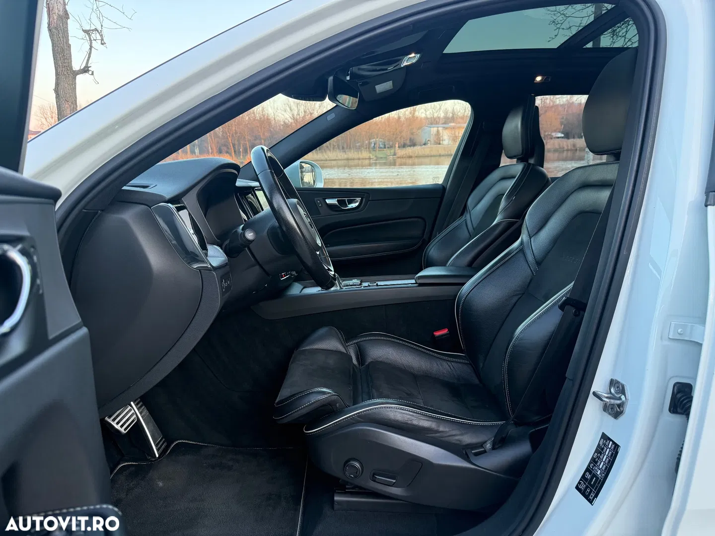 2018 Volvo XC 60 T8 Twin Engine AWD R-Design, photograph 11