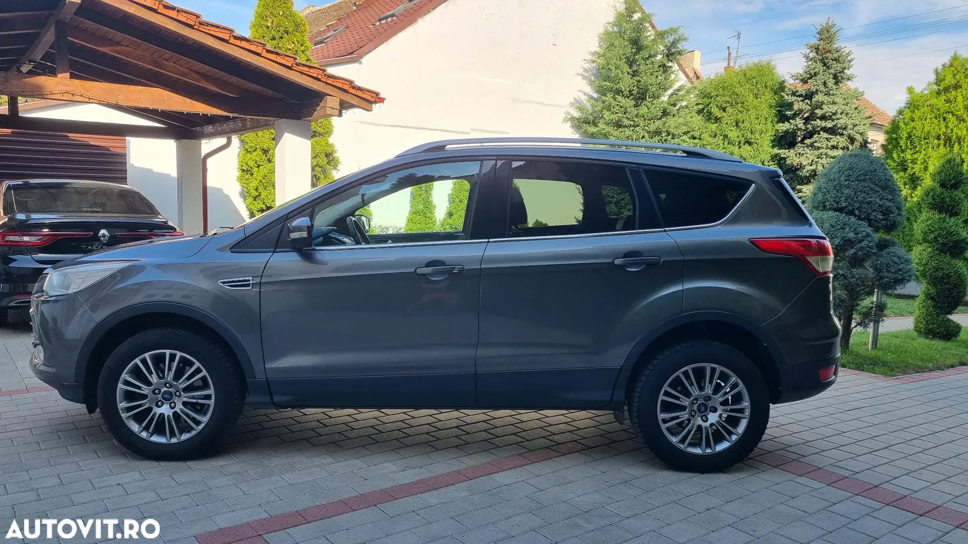2014 Ford Kuga, photograph 2