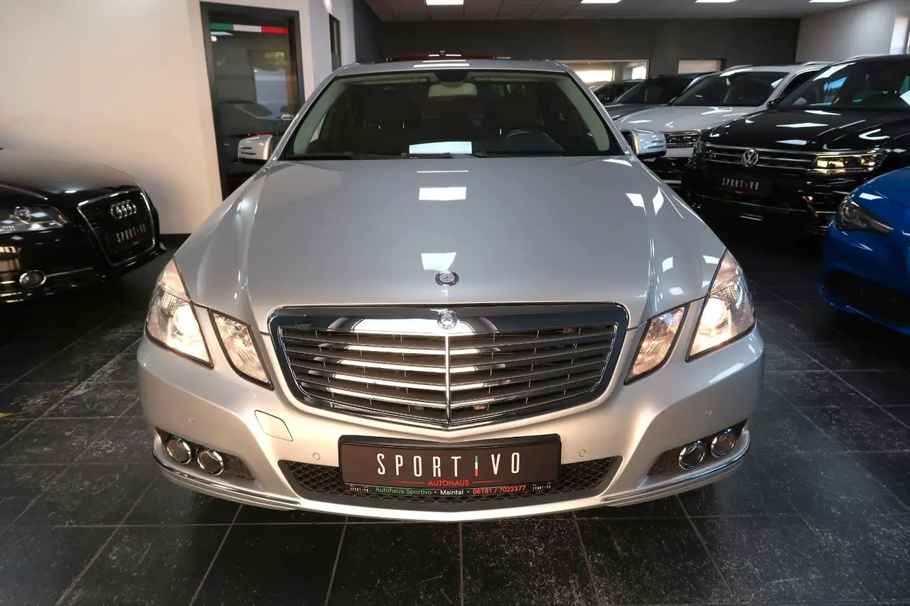 2009 Mercedes-Benz E 220 CDI BlueEfficiency*Shz*Navi*Automatik*2HD*, photograph 2