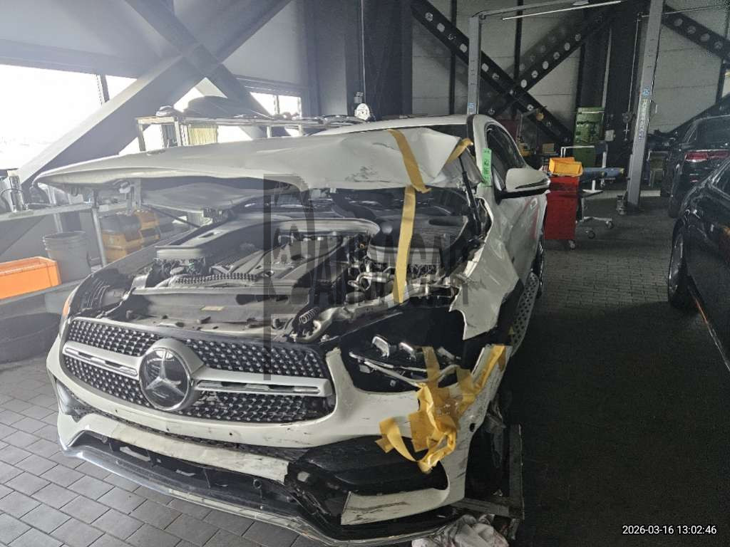 2021 Mercedes-Benz GLC300 e 4MATIC Coupe, photograph 3