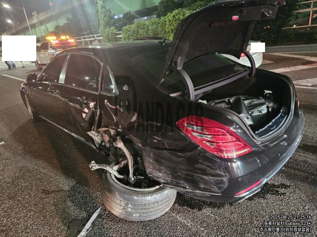 2017 Mercedes-Benz MercedesMaybach S500 4Matic, photograph 4