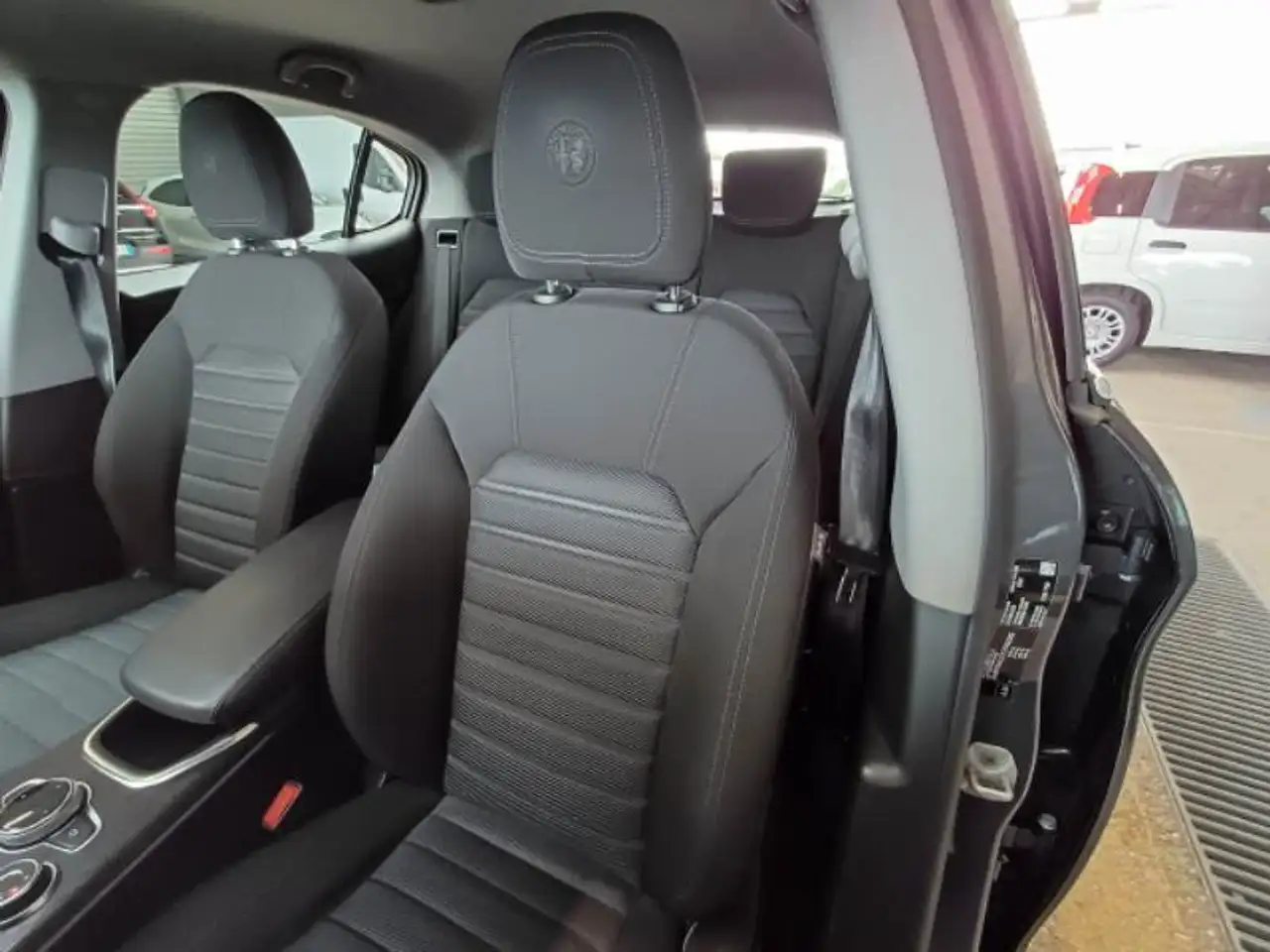 2020 Alfa Romeo Stelvio Stelvio 2.2 td Business Q4 4x4 190cv autom. - targa GD019TL, photograph 11