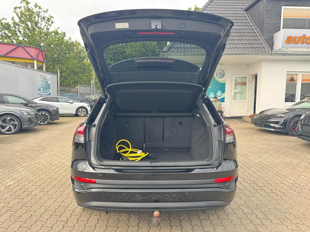 2025 Audi Q4 e-tron 55 2x S line ACC AHK WÄRMEPUMPE SONOS, photograph 8