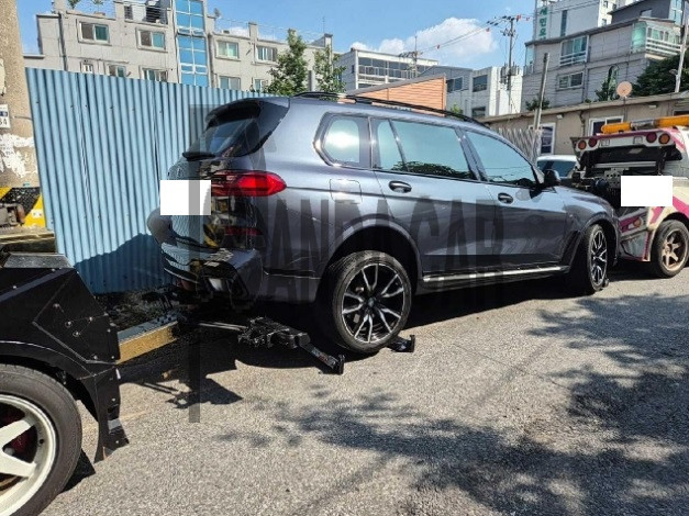 2022 BMW X7 xDrive40i, photograph 2