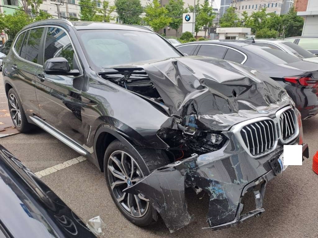 2024 BMW X3 xDrive30e, photograph 2