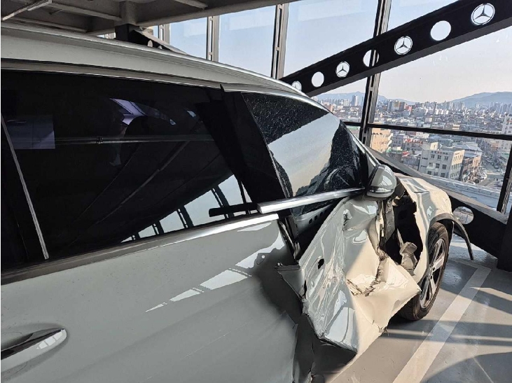 2018 Mercedes-Benz GLC220 d 4Matic, photograph 2