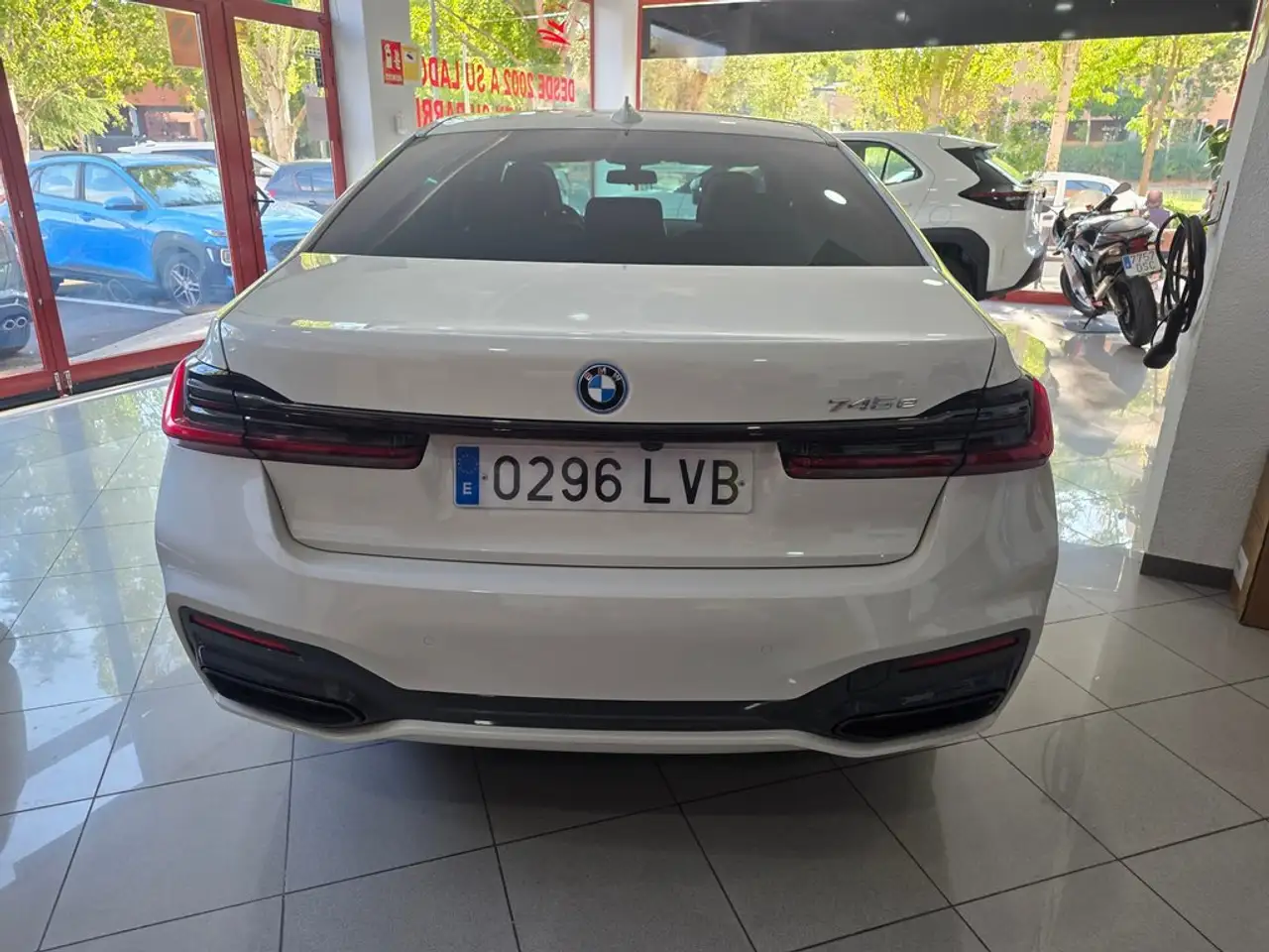 2021 BMW 745 745e, photograph 6