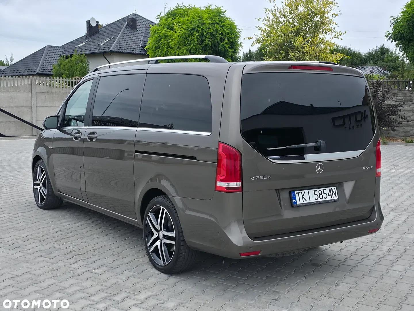 2017 Mercedes-Benz Klasa V 250 d 4-Matic Avantgarde 7G-Tronic (długi), photograph 3