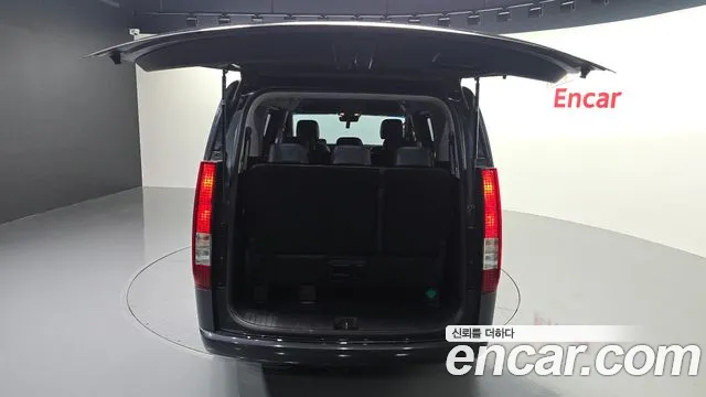 2023 Hyundai Staria Tourer 11-Seater, photograph 1