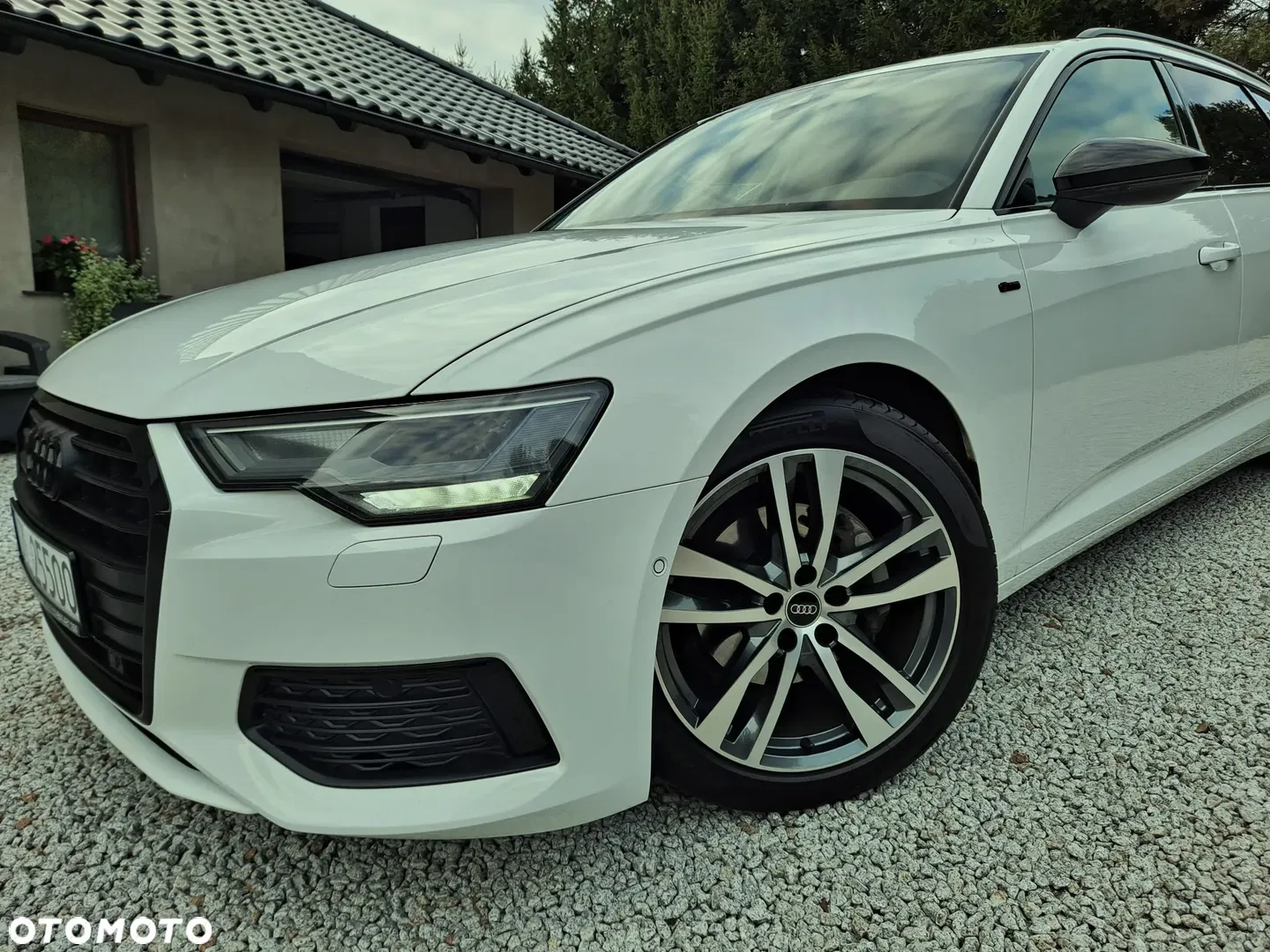 2022 Audi A6 Avant 40 TDI quattro S tronic S line, photograph 2