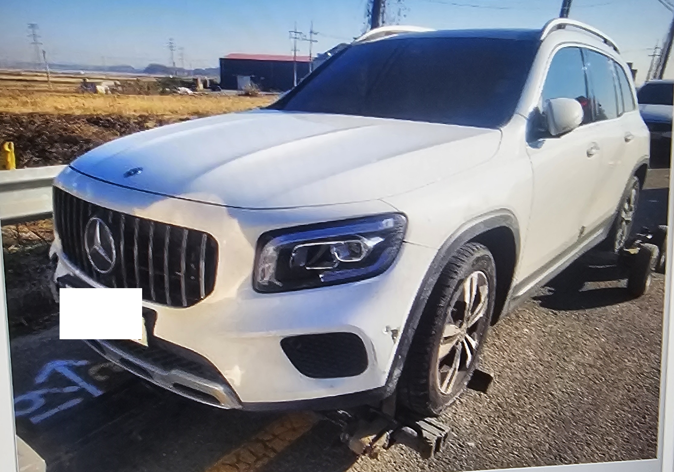 2021 Mercedes-Benz GLB220, photograph 3