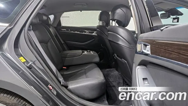 Genesis G80 3.8 GDI — photo 1 of 20