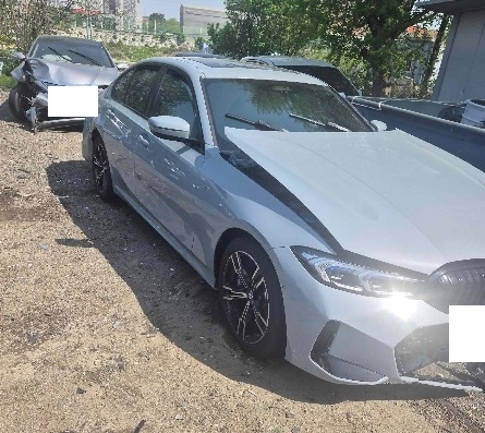 2025 BMW 320i, photograph 2