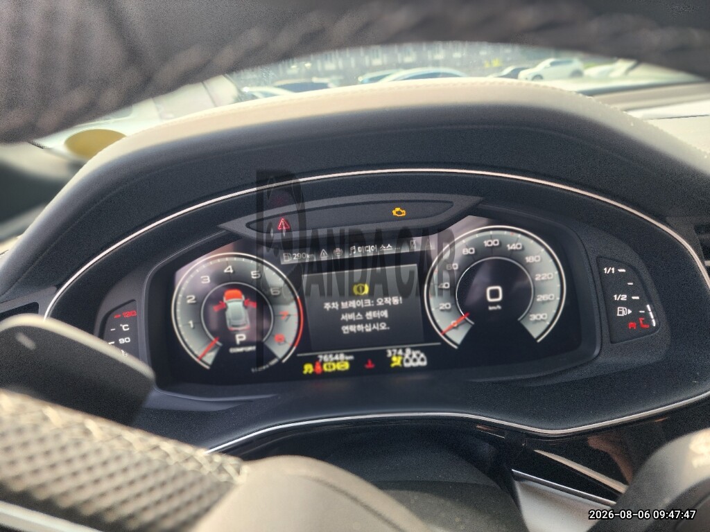 2023 Audi Q8 55 TFSI quattro, photograph 2