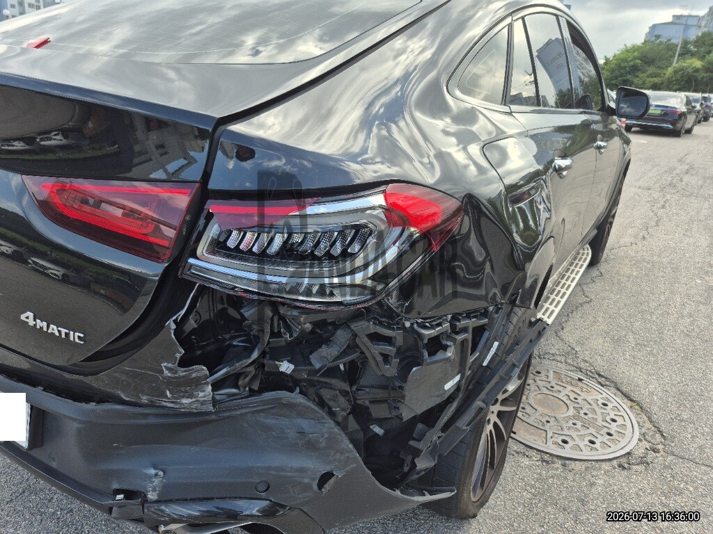 2022 Mercedes-Benz GLE400 d 4MATIC Coupe, photograph 3