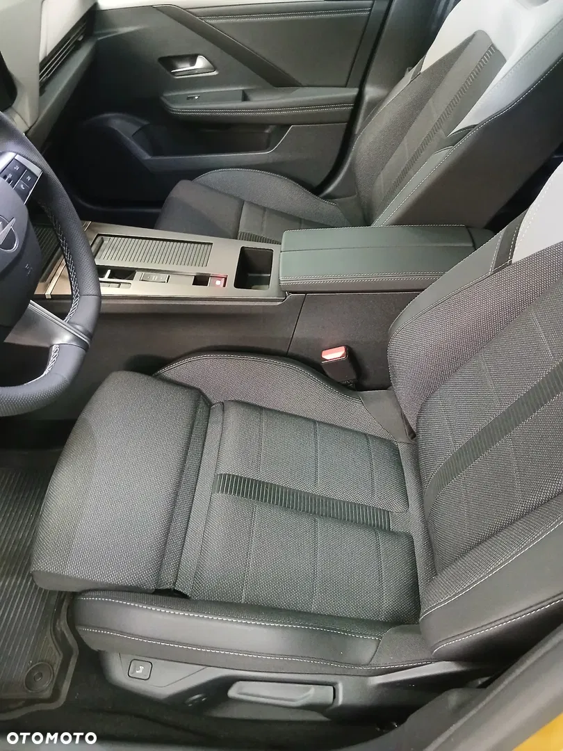 2026 Opel Astra 1.2 T mHEV Ultimate eDTC, photograph 10