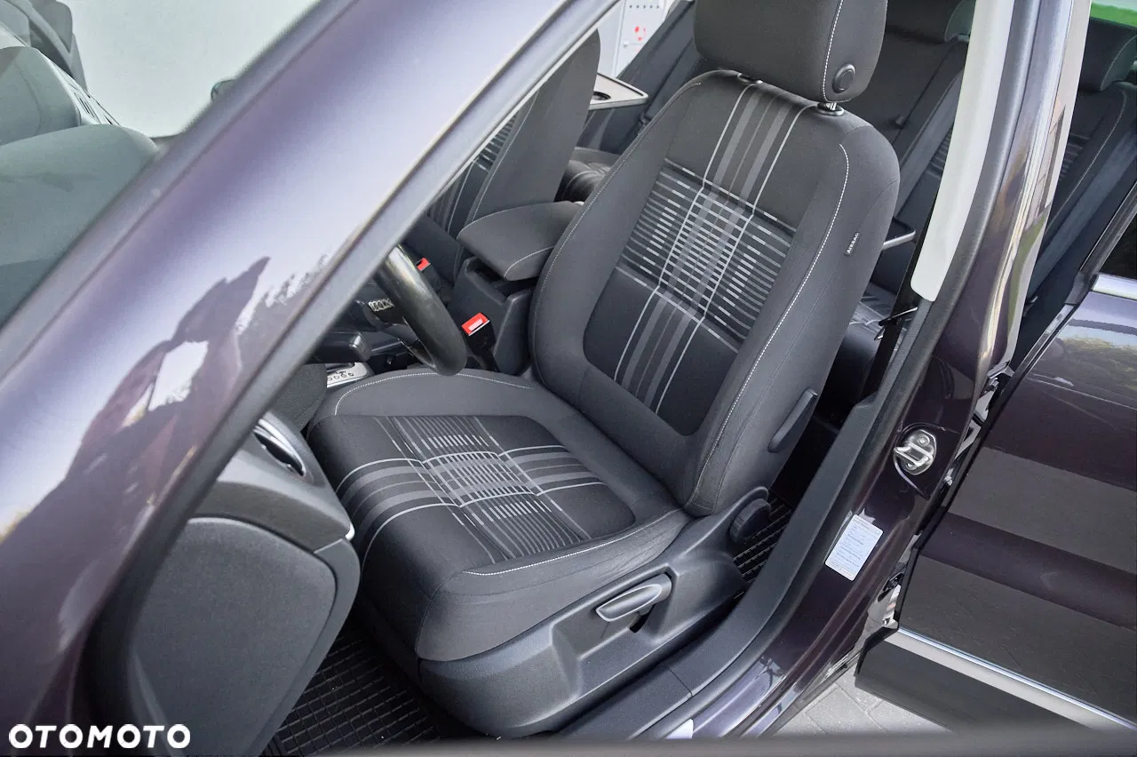 2015 Volkswagen Tiguan 2.0 TDI DPF 4Motion DSG Lounge Track & Style, photograph 4