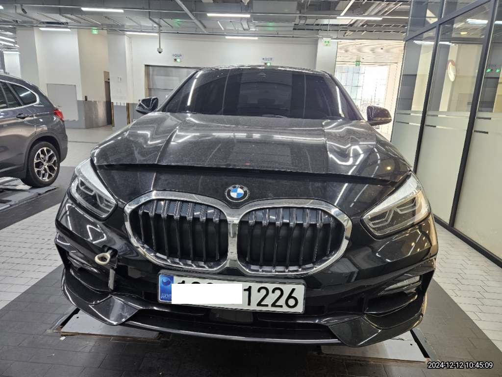 2023 BMW 120i, photograph 1