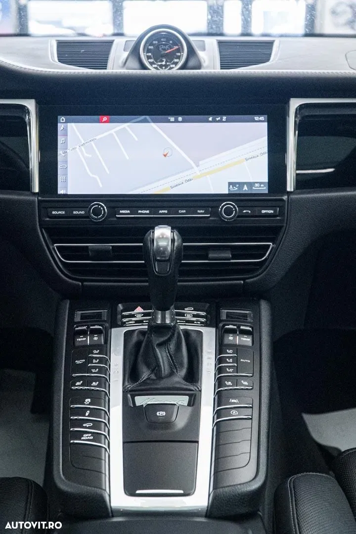 2019 Porsche Macan S, photograph 4