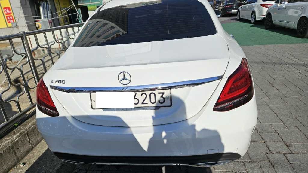 2021 Mercedes-Benz C200, photograph 1