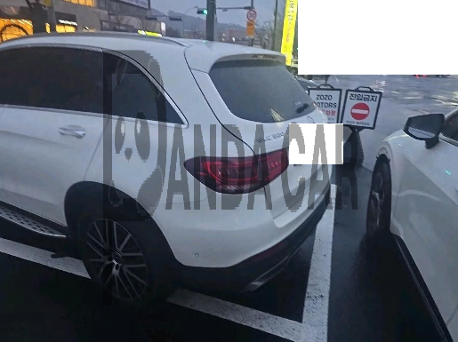 2020 Mercedes-Benz GLC300 4MATIC, photograph 3
