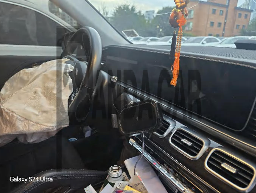 2021 Mercedes-Benz GLE350 e 4MATIC, photograph 4