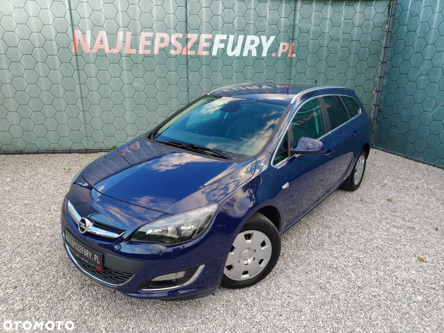 Opel Astra 1.4 Turbo Innovation — photo 1 of 19
