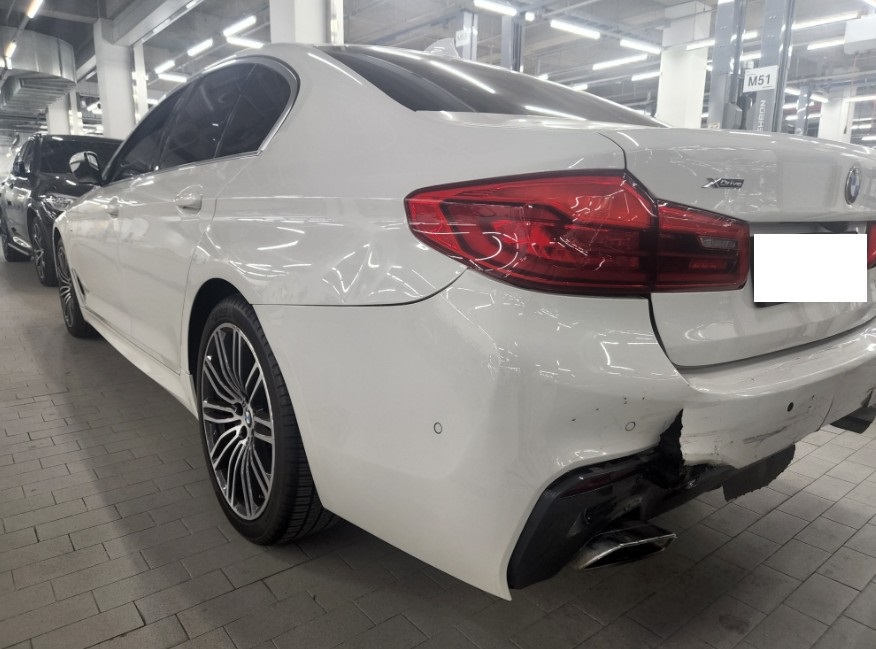 2020 BMW 530i xDrive M Sport Package, photograph 4