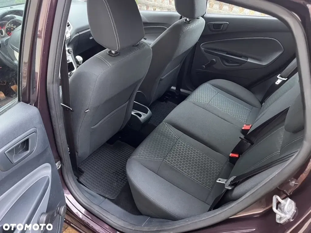 2010 Ford Fiesta, photograph 8
