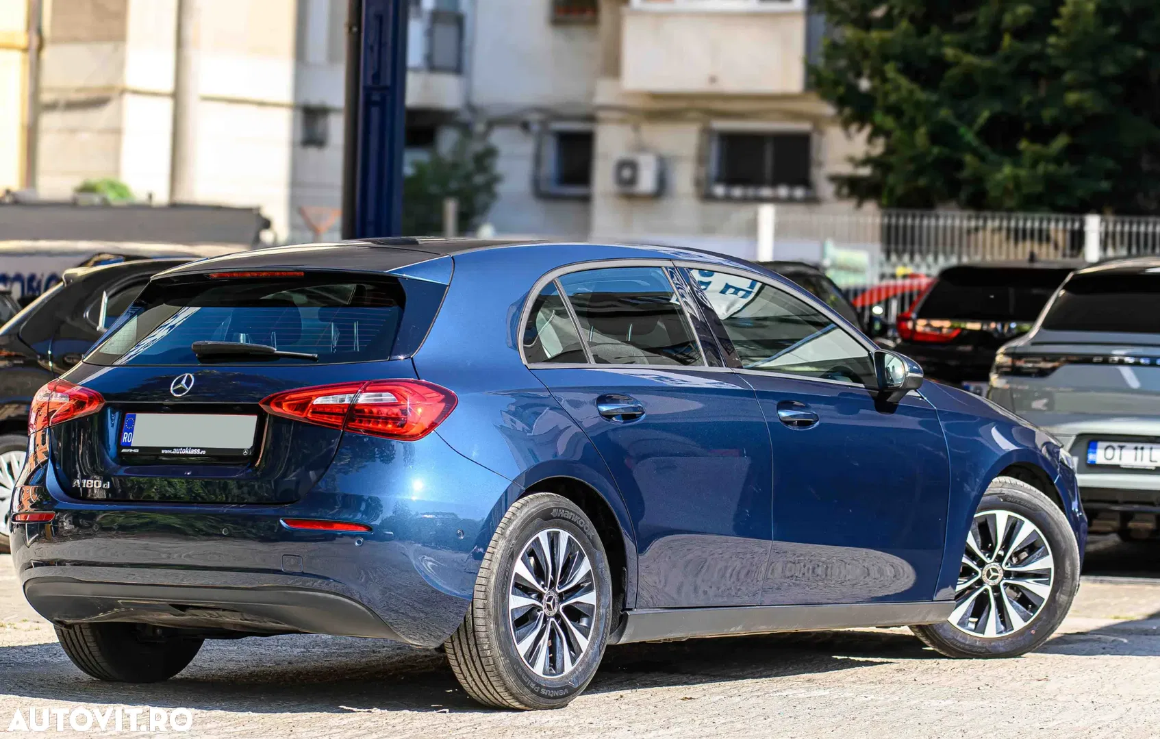 2020 Mercedes-Benz A 180 d 7G-DCT Edition 2020, photograph 3