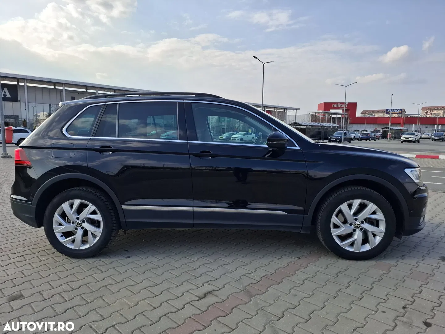 2018 Volkswagen Tiguan 2.0 TDI DPF DSG 4Mot Comfortline, photograph 3