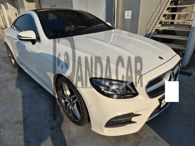 2020 Mercedes-Benz E220 d Coupe, photograph 1