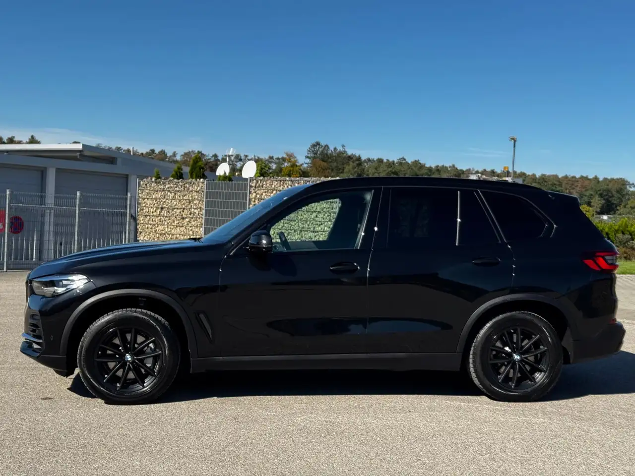 2022 BMW X5 25d xDrive/LED/Pano/Memory/360/ShadowLine/AHK, photograph 4