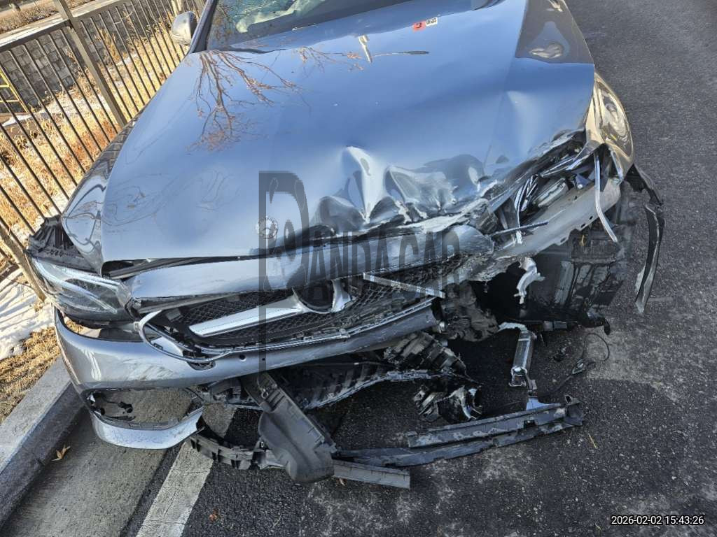 2017 Mercedes-Benz E200, photograph 1