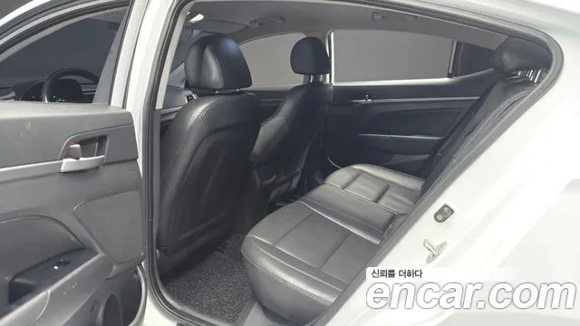 2017 Hyundai AVANTE 1.6 GDI Smart, photograph 12