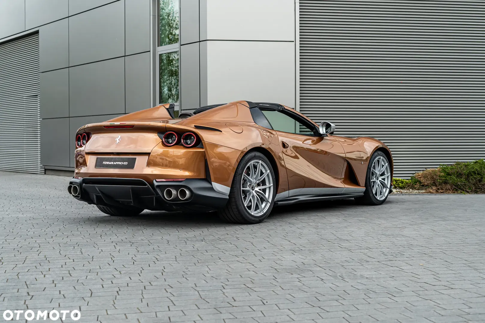 2023 Ferrari 812 GTS, photograph 3