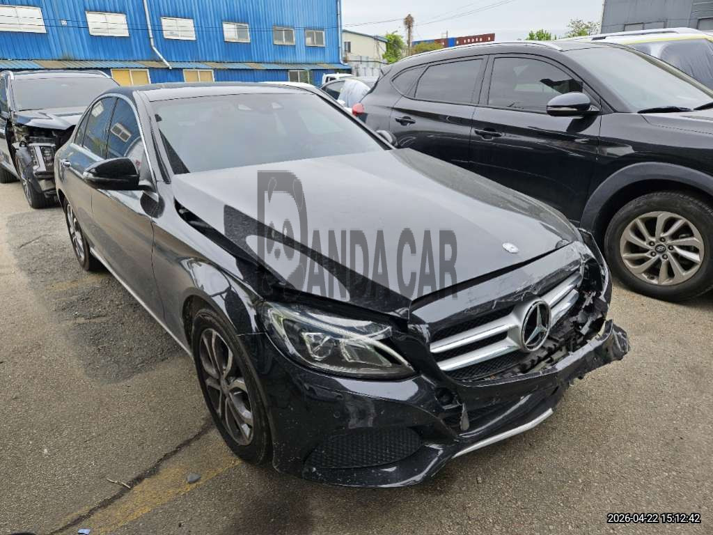 2017 Mercedes-Benz C200, photograph 3