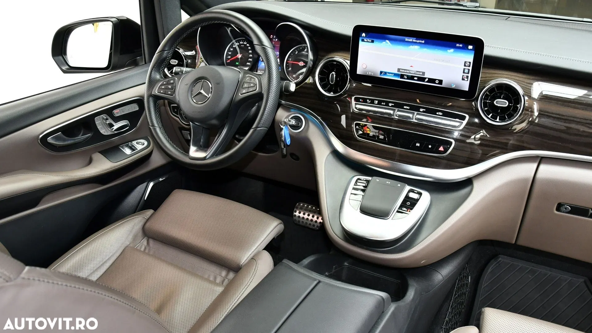 2022 Mercedes-Benz V 250 d Lang 4Matic 9G-TRONIC Exclusive, photograph 8
