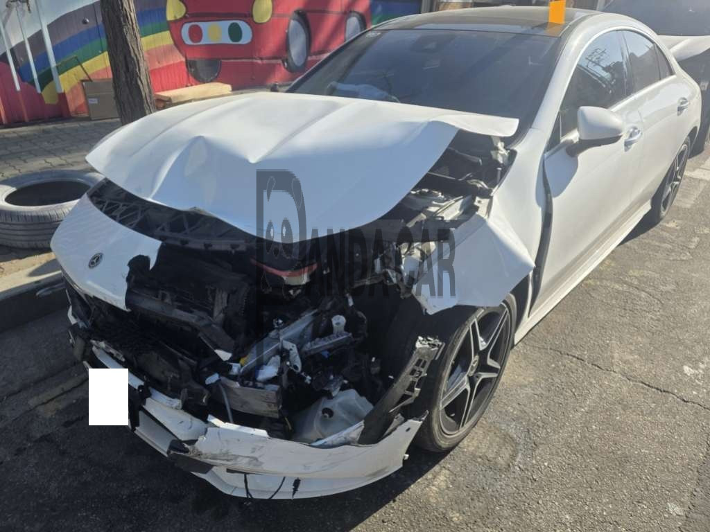 2020 Mercedes-Benz CLA250 4MATIC, photograph 3