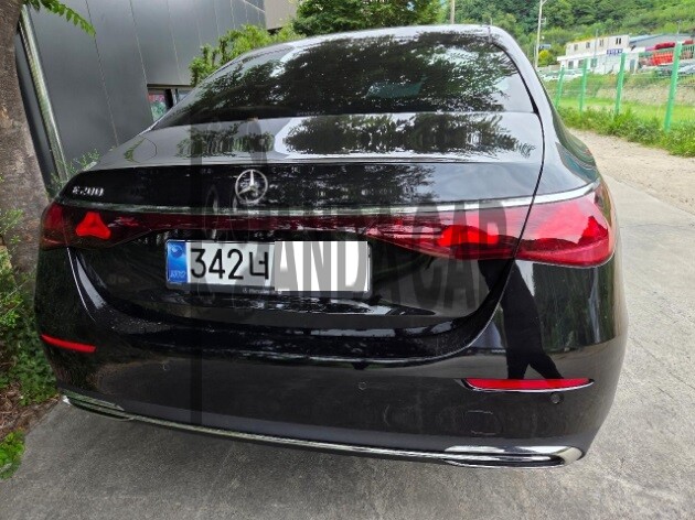 2026 Mercedes-Benz E 200, photograph 3